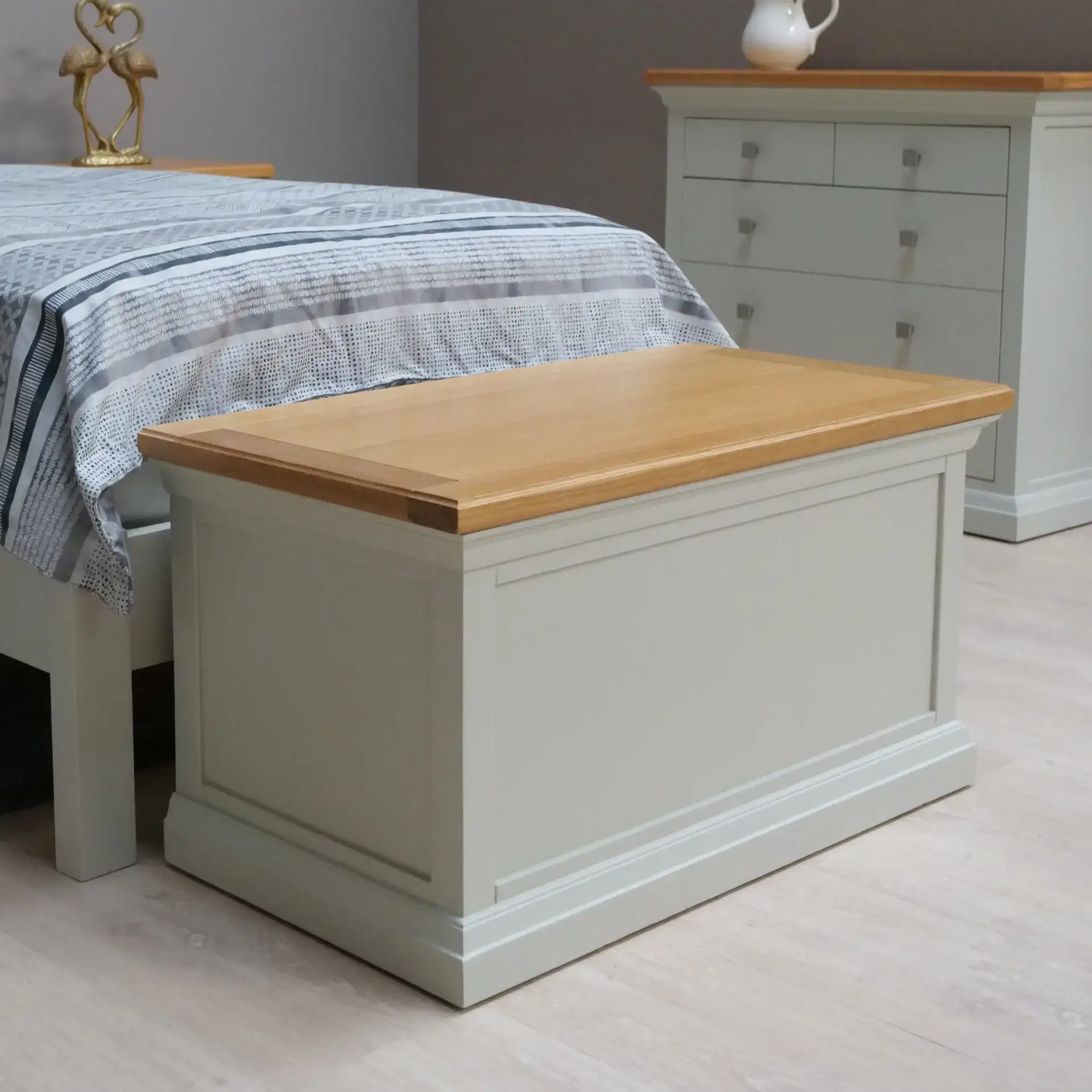 Cotswold Blanket Box - Image 3